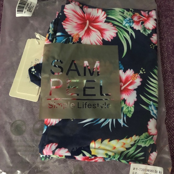 Fun Floral Top - Picture 5 of 5